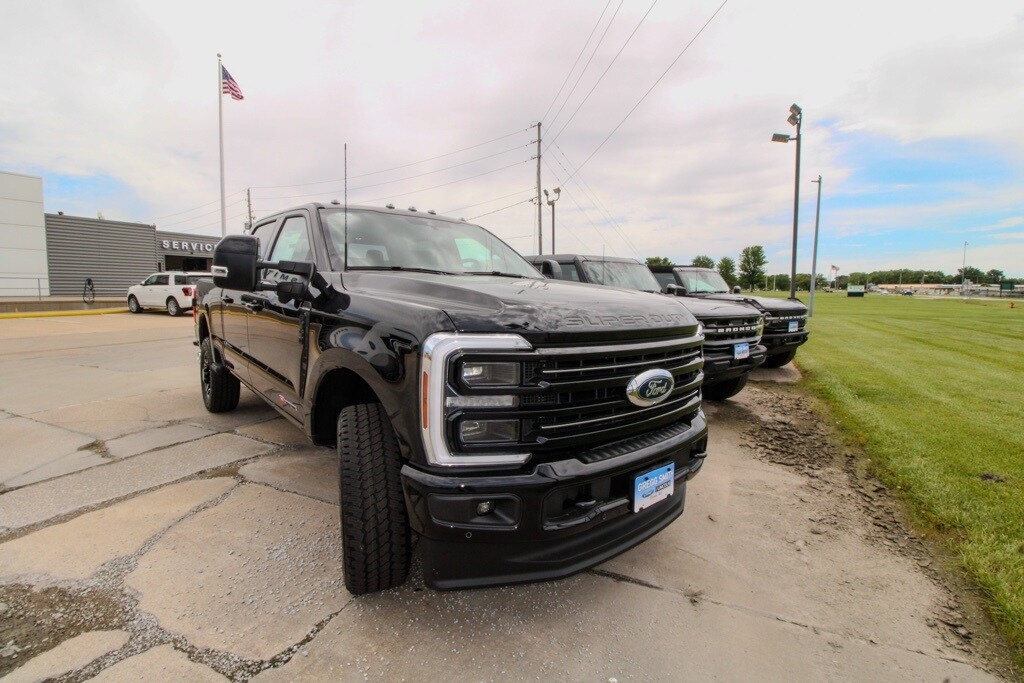 2025 Ford F-350 photo 2