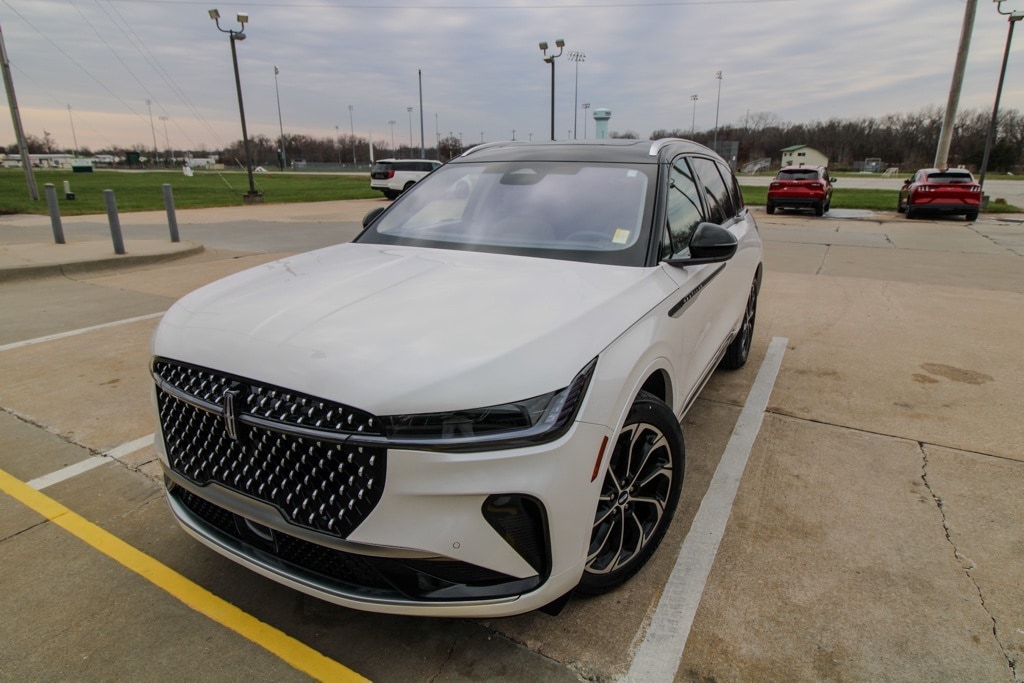 2025 Lincoln Nautilus Reserve's photo