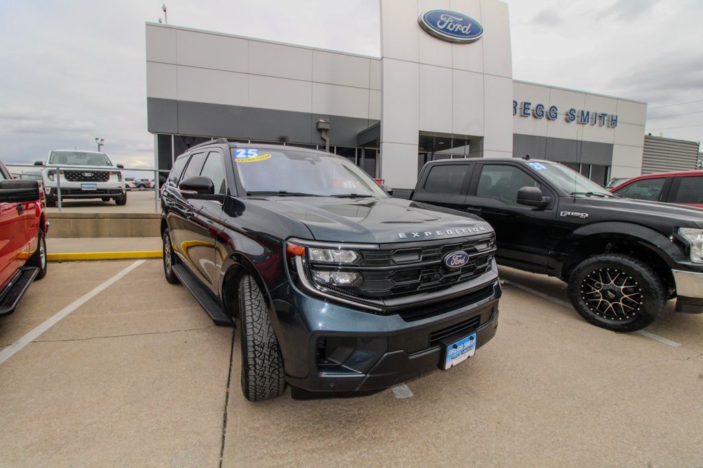 Used 2025 Ford Expedition Active with VIN 1FMJU1J84SEA12382 for sale in Kansas City