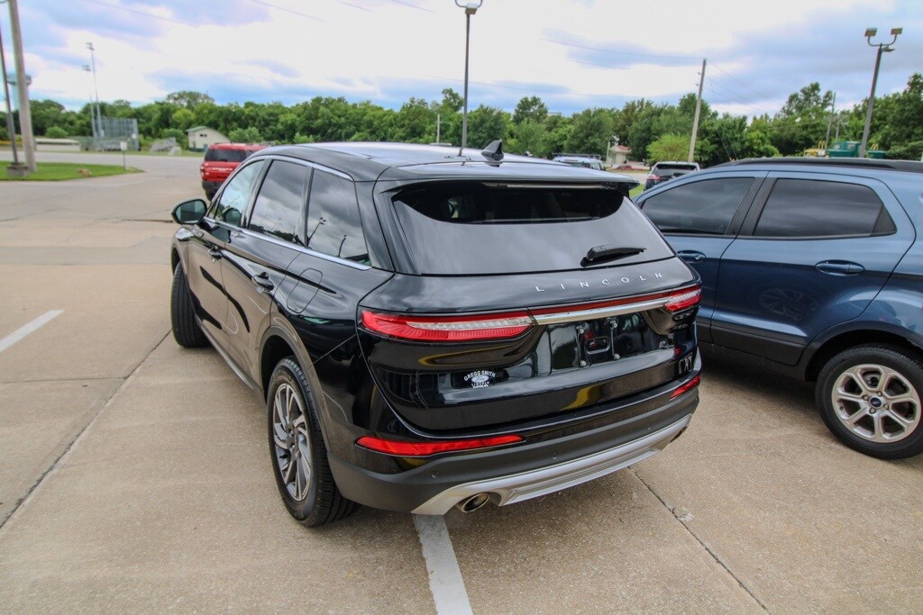 2023 Lincoln Corsair Standard photo 3