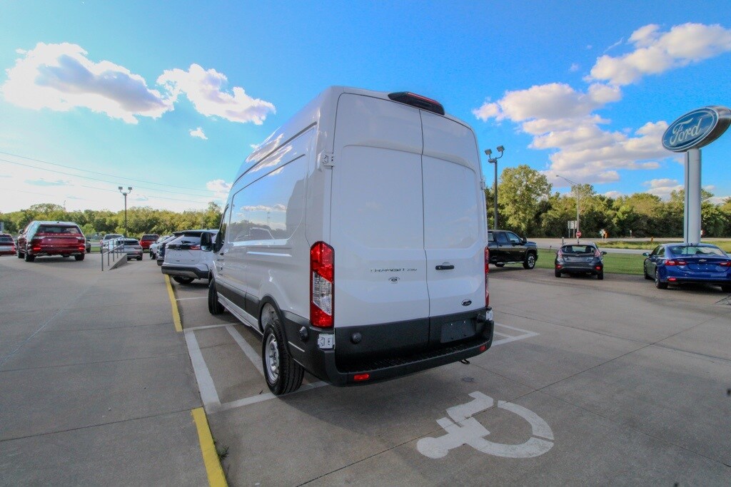 2025 Ford Transit photo 4