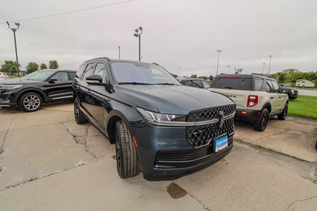 Used 2025 Lincoln Navigator Reserve with VIN 5LMJJ2LG1SEL17869 for sale in Kansas City