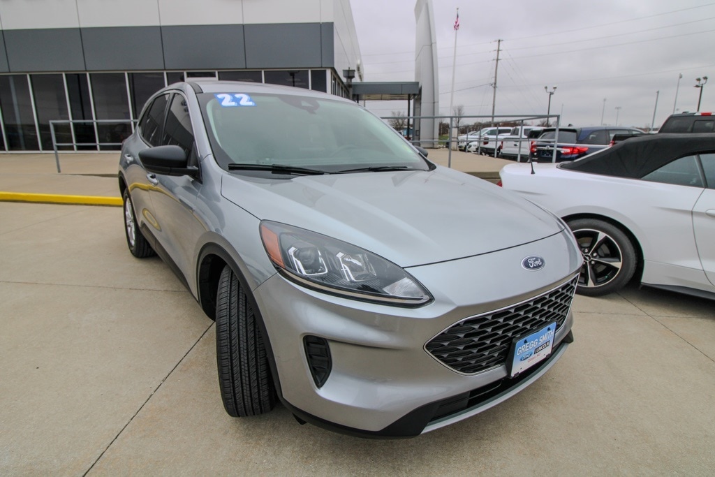 Used 2022 Ford Escape SE with VIN 1FMCU0G6XNUC03758 for sale in Kansas City