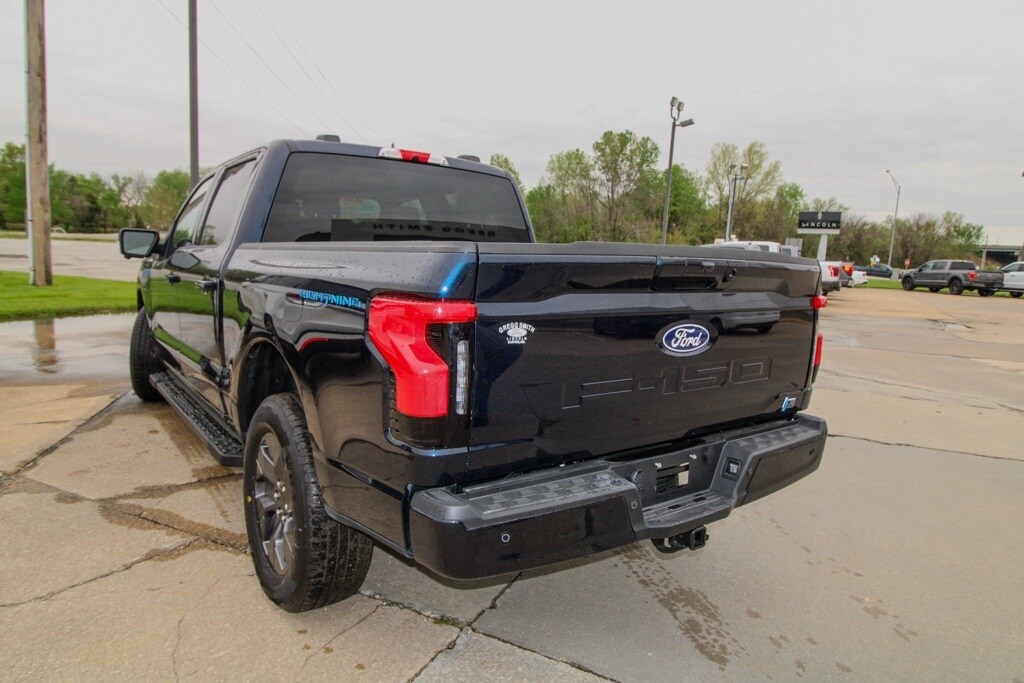 2025 Ford F-150 Lightning photo 4