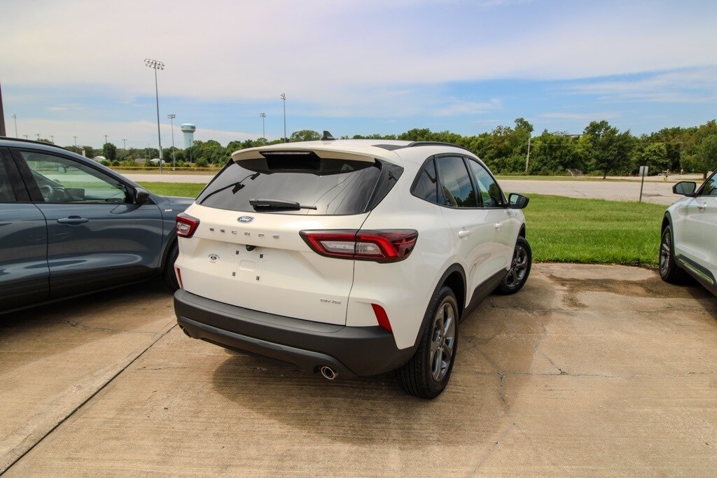 2025 Ford Escape ST-Line photo 3