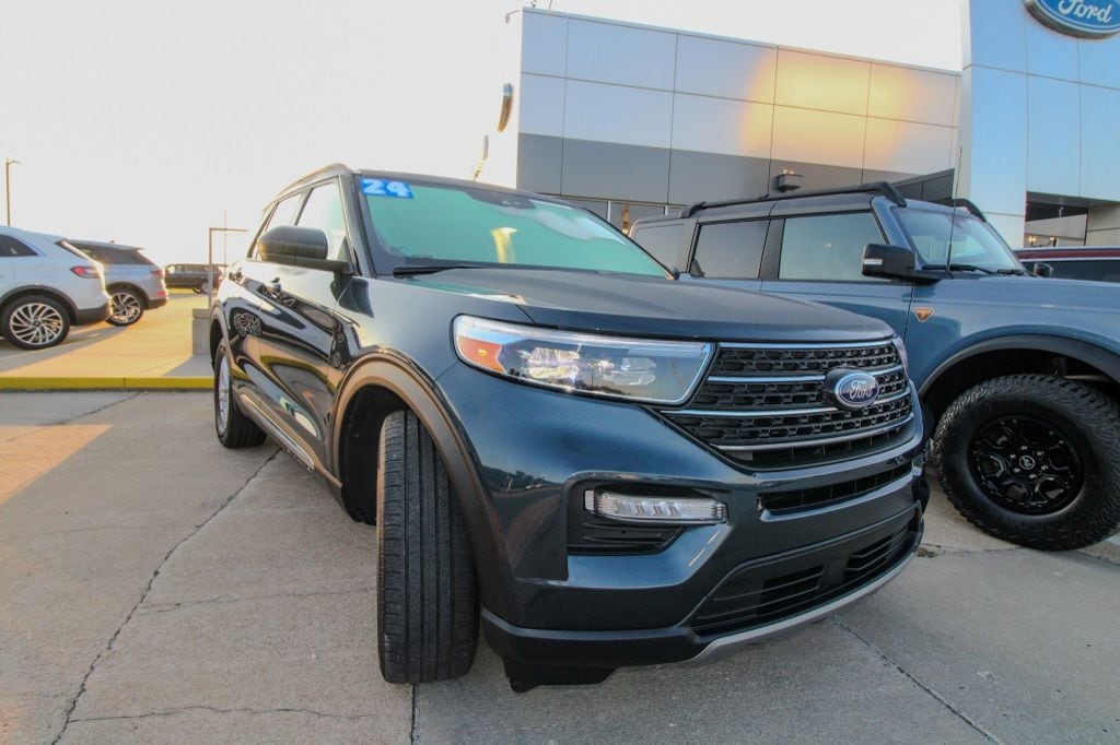 Used 2024 Ford Explorer XLT with VIN 1FMSK8DH5RGA52399 for sale in Kansas City