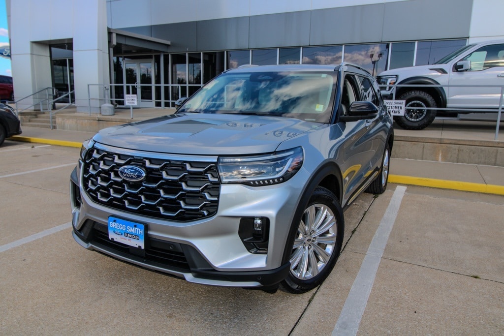 2025 Ford Explorer Platinum's photo