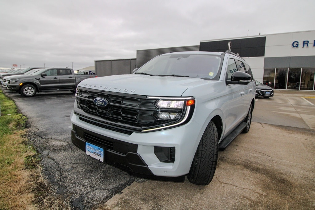2025 Ford Expedition Active's photo
