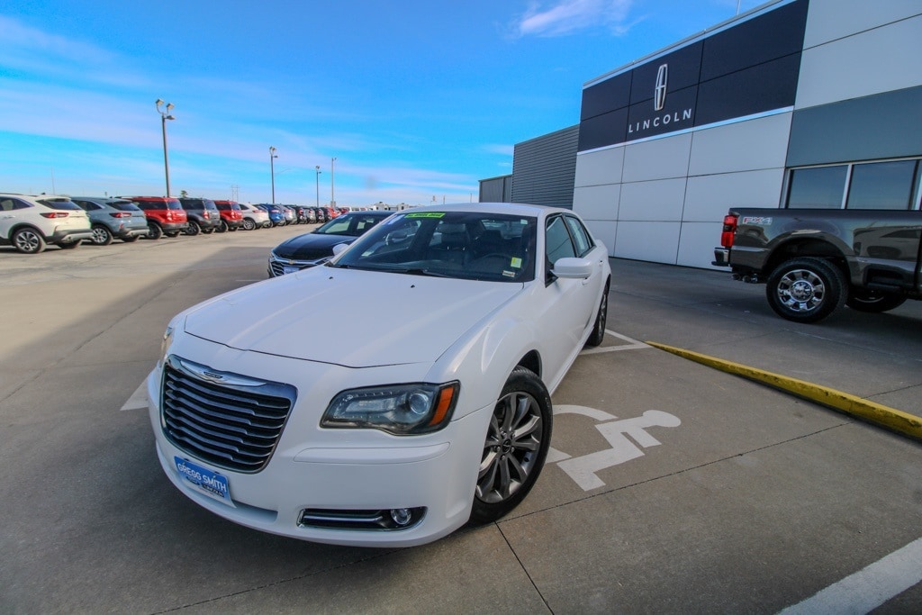 2014 Chrysler 300 S's photo