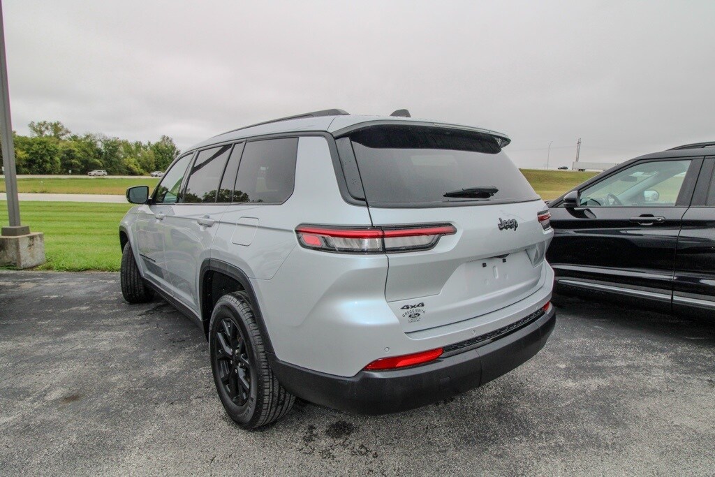 2024 Jeep Grand Cherokee Altitude photo 4