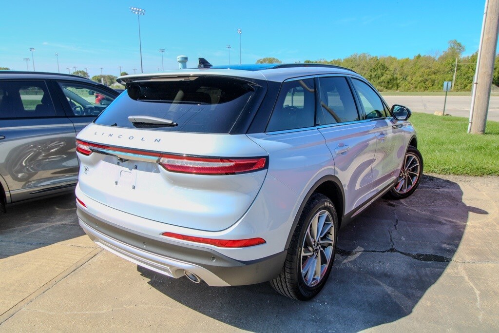 2025 Lincoln Corsair Premiere photo 3