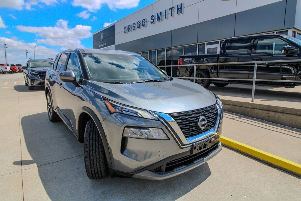 2023 Nissan Rogue SV photo 2