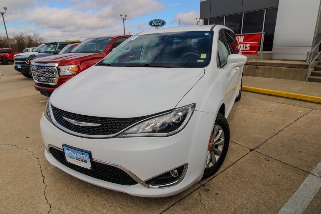 2018 Chrysler Pacifica Touring Plus's photo