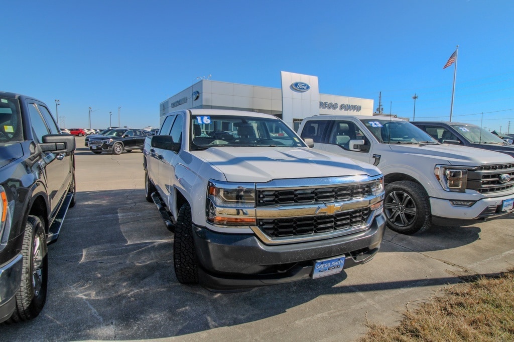 Used 2016 Chevrolet Silverado 1500  with VIN 3GCUKNECXGG349331 for sale in Clinton, MO