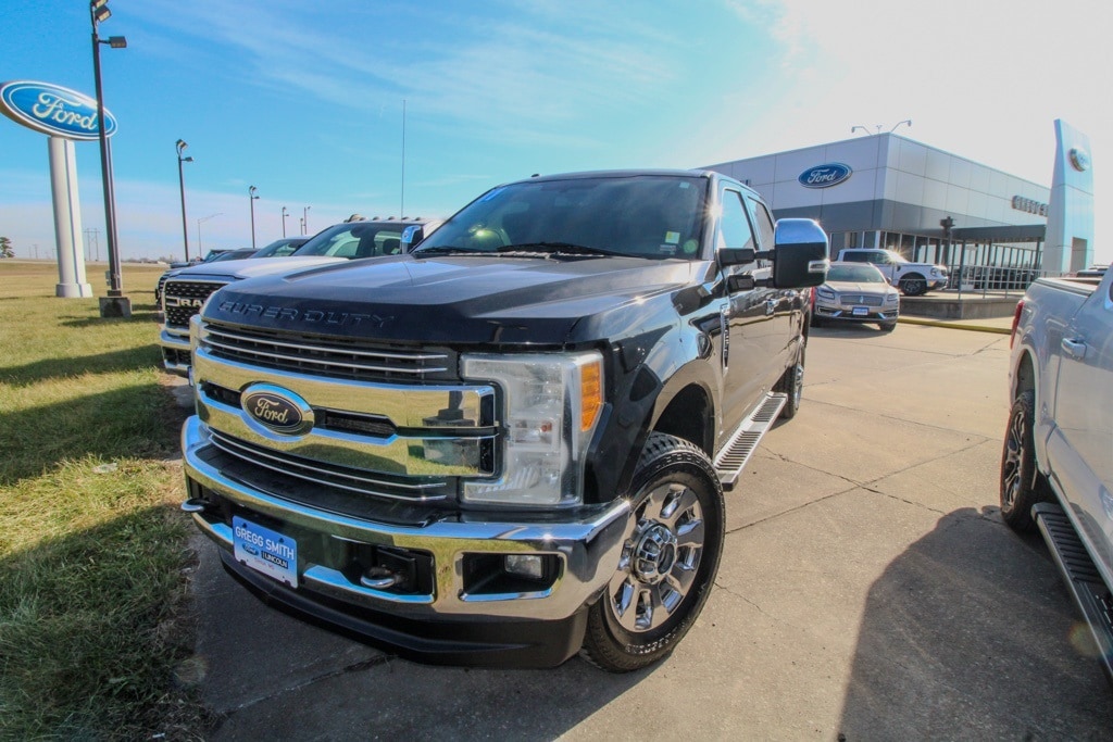2017 Ford F-250 Super Duty Lariat's photo