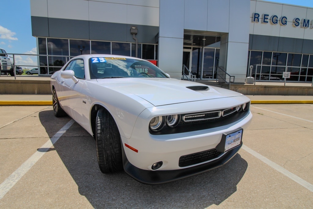Used 2023 Dodge Challenger R/T with VIN 2C3CDZBT7PH695732 for sale in Kansas City