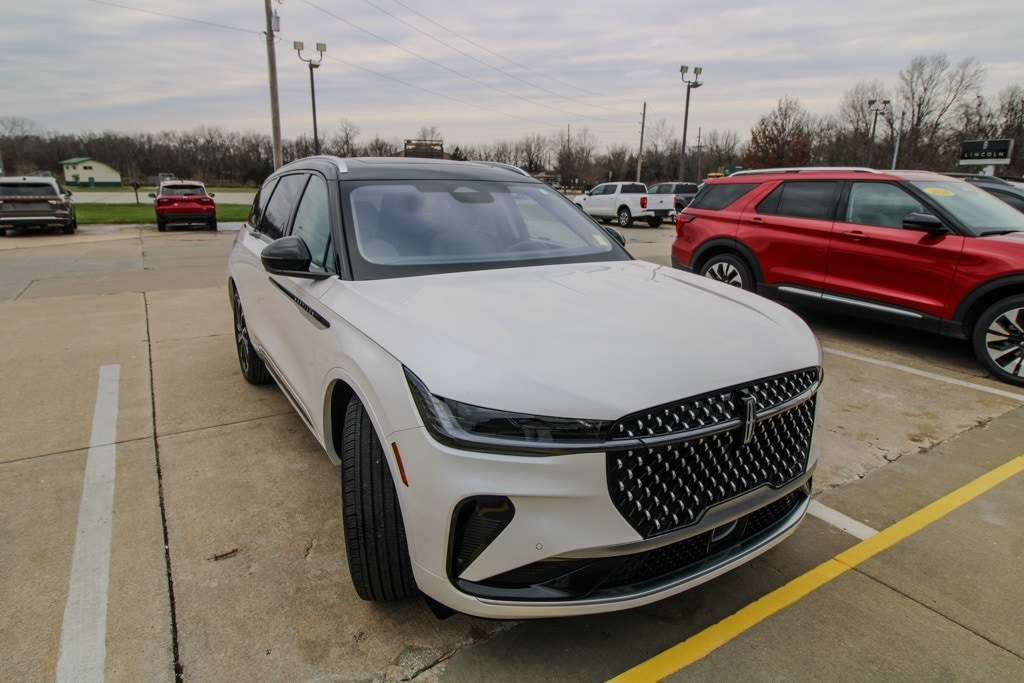 Used 2025 Lincoln Nautilus Reserve with VIN 5LMPJ8KA0SJ906087 for sale in Kansas City