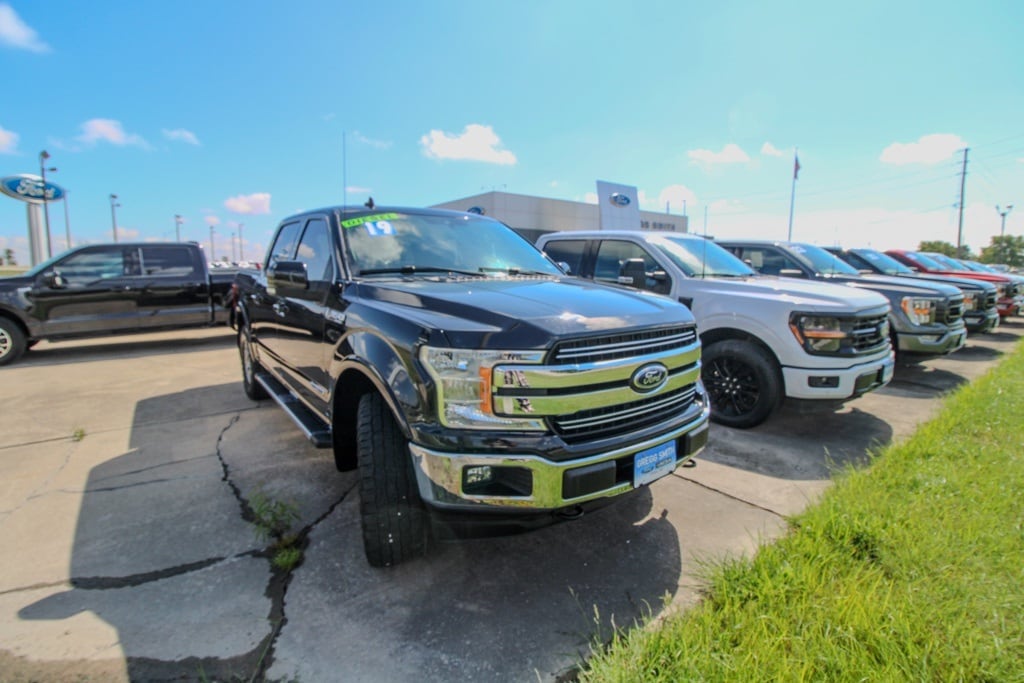 Used 2019 Ford F-150 Lariat with VIN 1FTFW1E11KFC56163 for sale in Kansas City