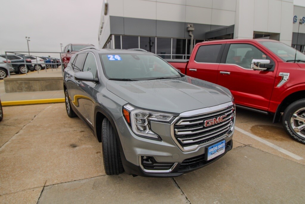 2024 Gmc Terrain SLT photo 2