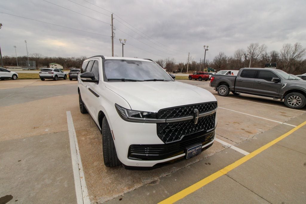 Used 2025 Lincoln Navigator Reserve L with VIN 5LMJJ3LG4SEL02921 for sale in Kansas City