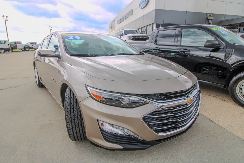 Used 2024 Chevrolet Malibu 1LT with VIN 1G1ZD5ST0RF126166 for sale in Kansas City