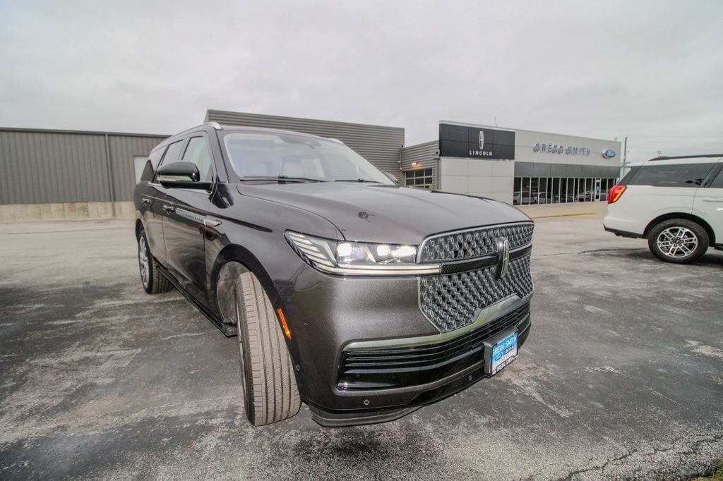 Used 2025 Lincoln Navigator Reserve with VIN 5LMJJ2LG9SEL00608 for sale in Kansas City