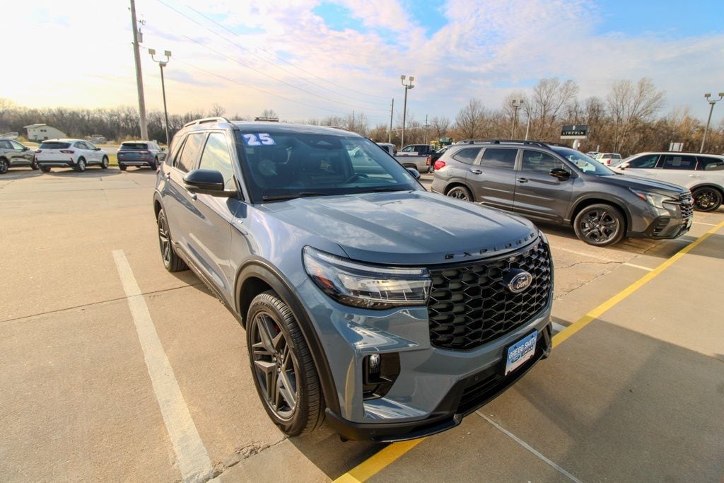 Used 2025 Ford Explorer ST-LINE with VIN 1FMUK8KH5SGA01440 for sale in Kansas City