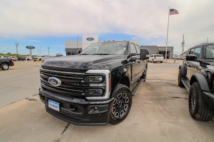 2025 Ford F-350SD Platinum Truck