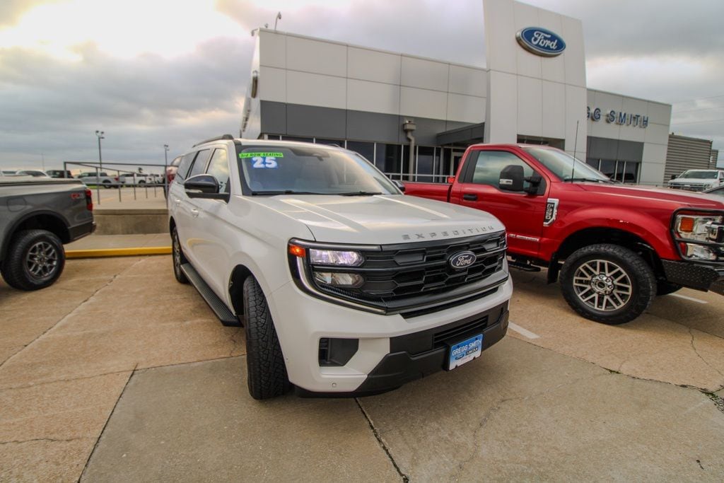 Used 2025 Ford Expedition Active with VIN 1FMJU1J82SEA20657 for sale in Kansas City