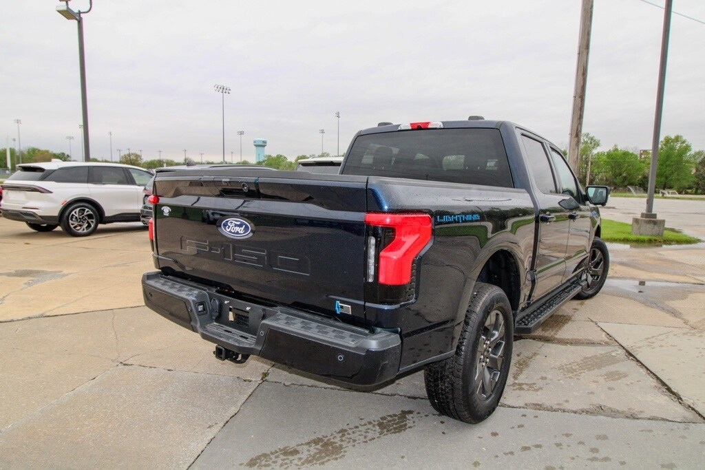 2025 Ford F-150 Lightning photo 3