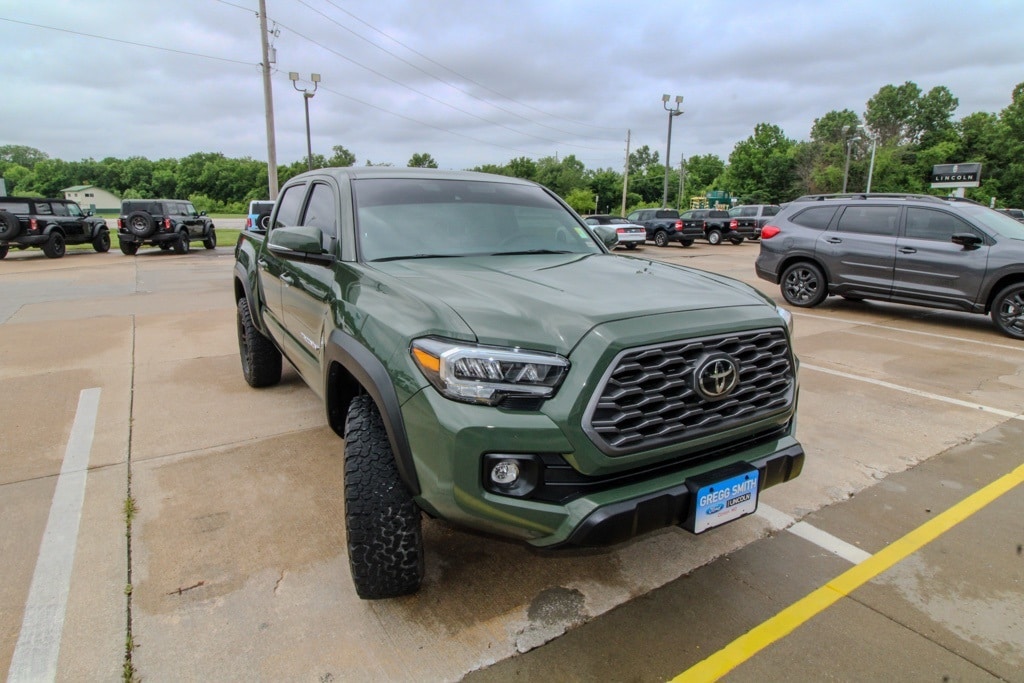 Used 2022 Toyota Tacoma TRD Off Road with VIN 3TMCZ5AN4NM496449 for sale in Kansas City