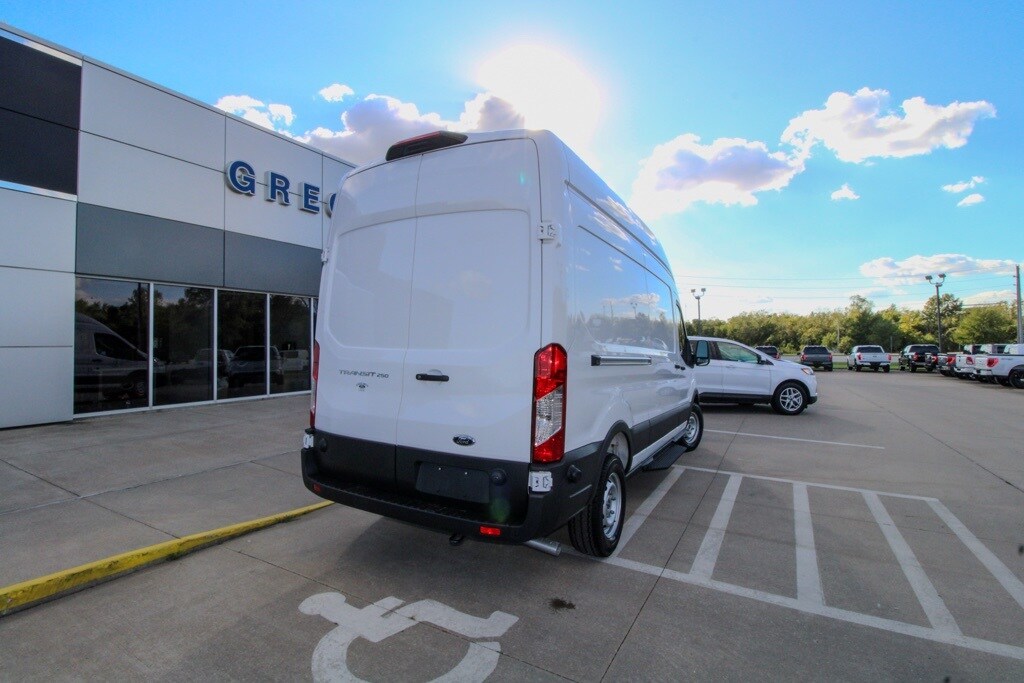 2025 Ford Transit photo 3