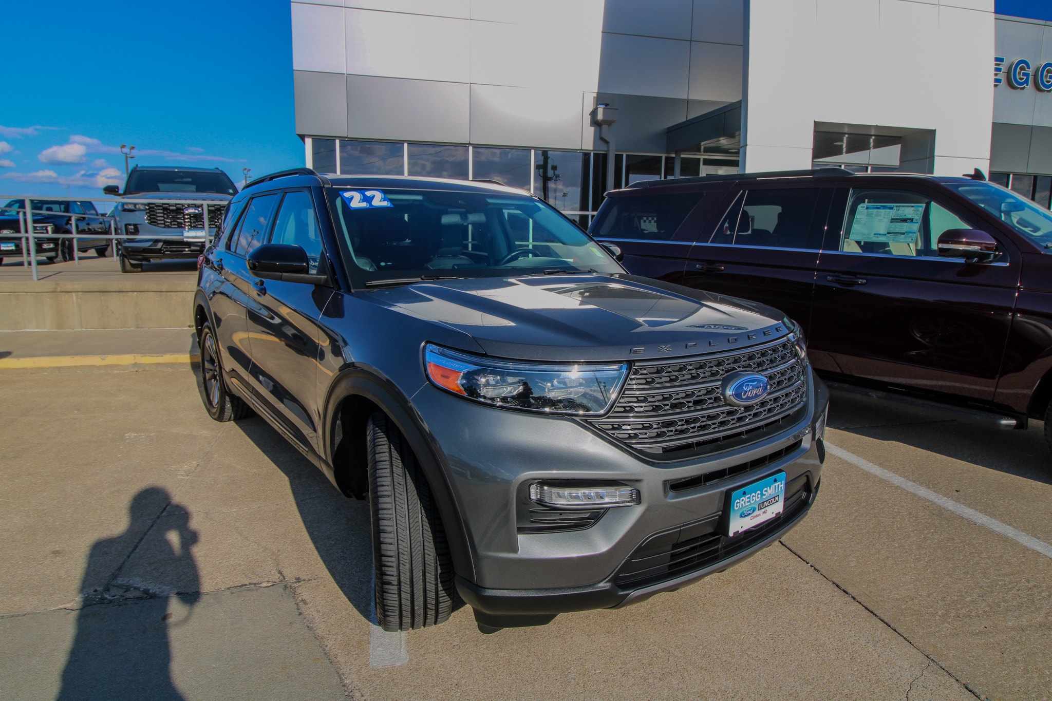 Used 2022 Ford Explorer XLT with VIN 1FMSK8DH2NGA90764 for sale in Kansas City