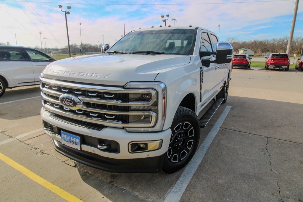 2024 Ford F-350 Super Duty Platinum's photo