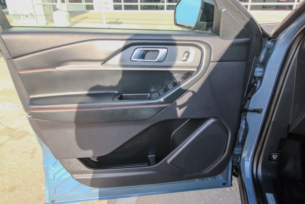 2025 Ford Explorer ST-LINE - Photo 13