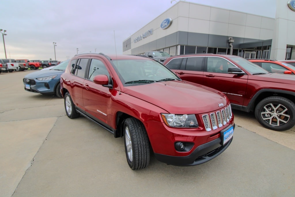Used 2017 Jeep Compass Latitude with VIN 1C4NJDEB3HD177926 for sale in Kansas City