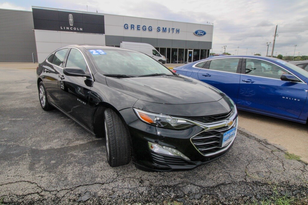 2023 Chevrolet Malibu 1LT photo 2