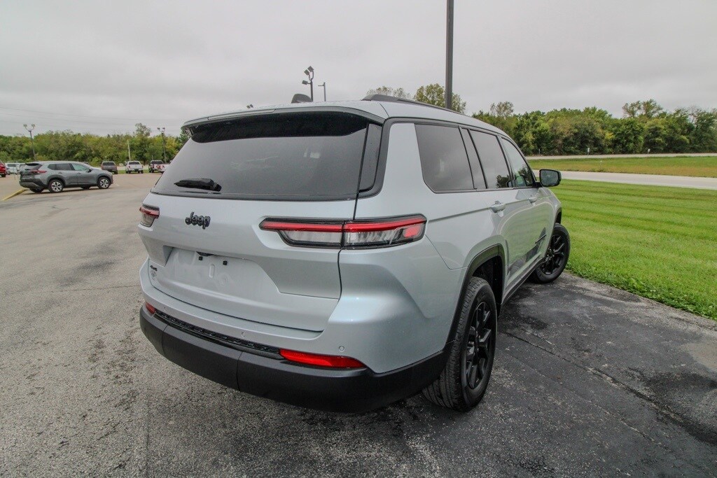 2024 Jeep Grand Cherokee Altitude photo 3