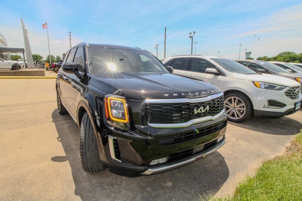 Used 2022 Kia Telluride SX with VIN 5XYP5DHC2NG218870 for sale in Kansas City