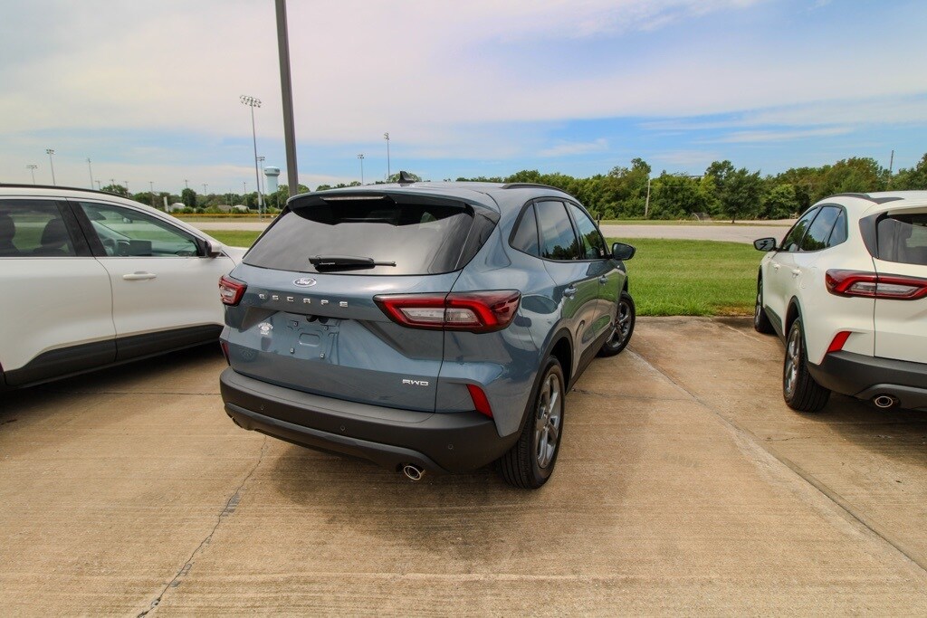 2025 Ford Escape ST-Line photo 3