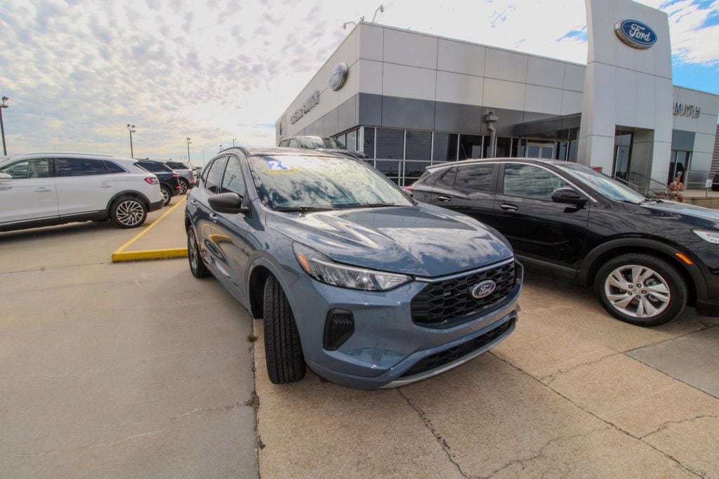 Used 2024 Ford Escape ST-Line with VIN 1FMCU9MN0RUB18272 for sale in Kansas City