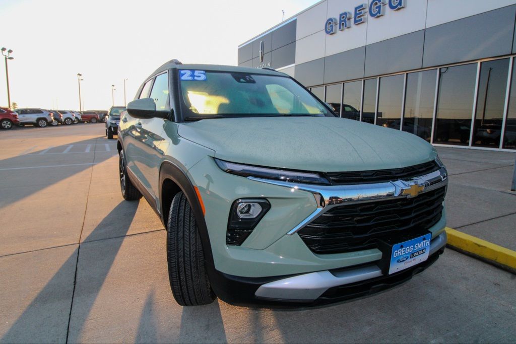 Used 2025 Chevrolet Trailblazer LT with VIN KL79MRSL0SB034211 for sale in Kansas City