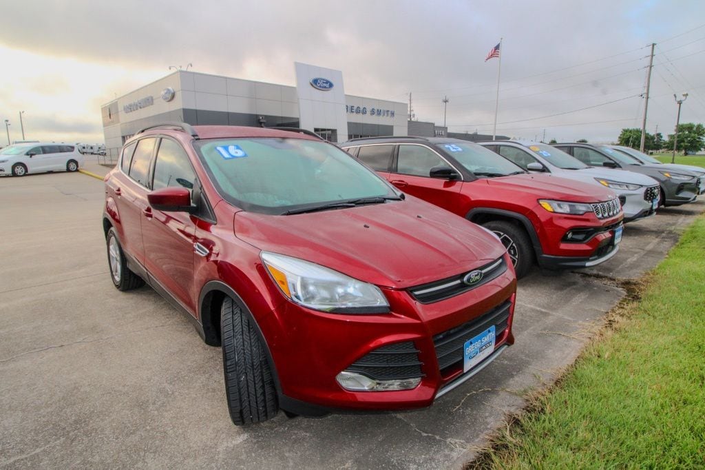 Used 2016 Ford Escape SE with VIN 1FMCU9G91GUB59229 for sale in Kansas City