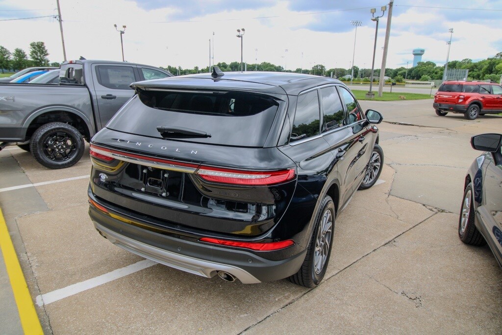 2023 Lincoln Corsair Standard photo 2