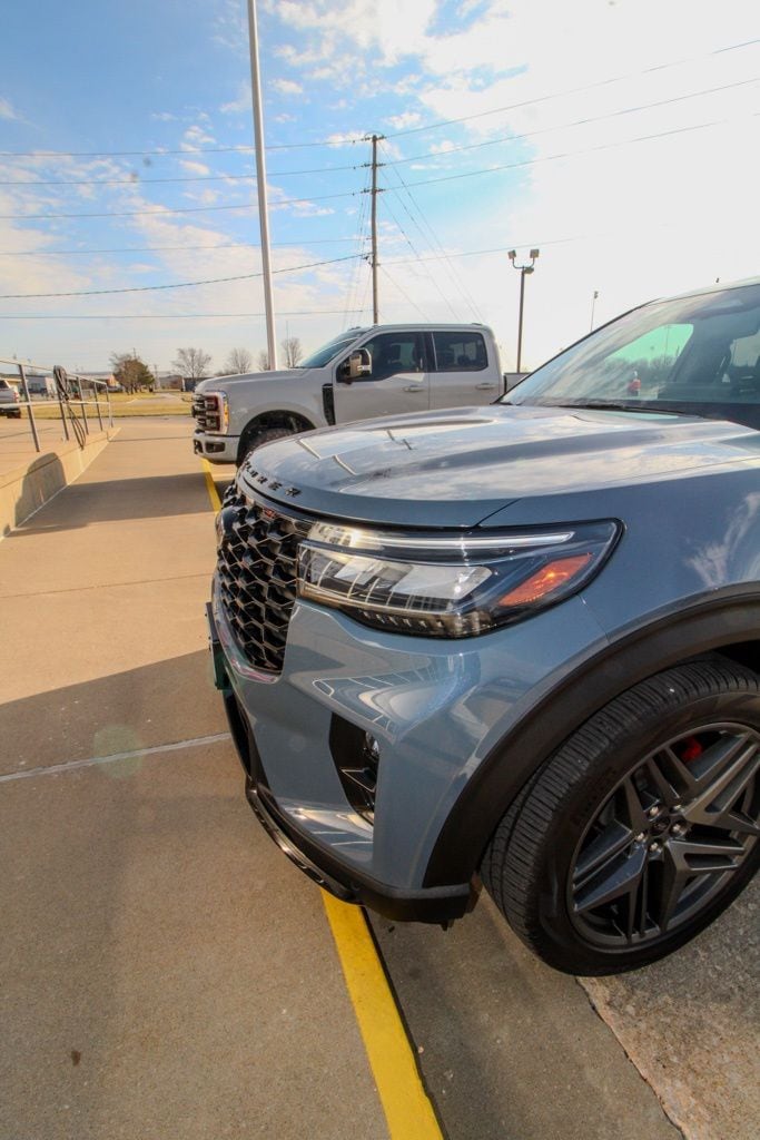 2025 Ford Explorer ST-LINE - Photo 7