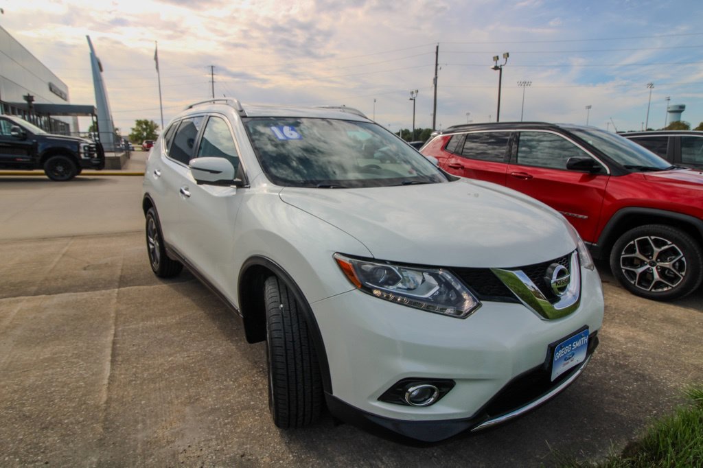 Used 2016 Nissan Rogue SL with VIN 5N1AT2MVXGC811452 for sale in Kansas City