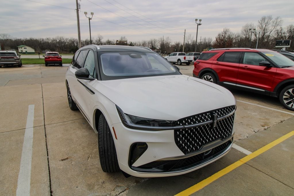 Used 2025 Lincoln Nautilus Reserve with VIN 5LMPJ8KA0SJ906087 for sale in Kansas City