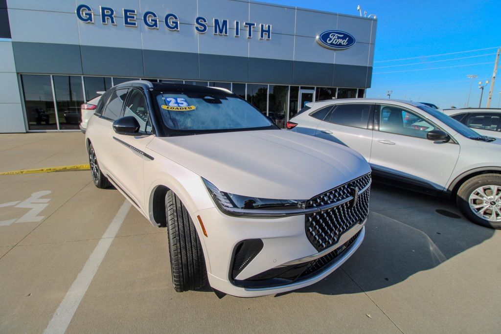Used 2025 Lincoln Nautilus Reserve with VIN 5LMPJ8KA2SJ909203 for sale in Kansas City