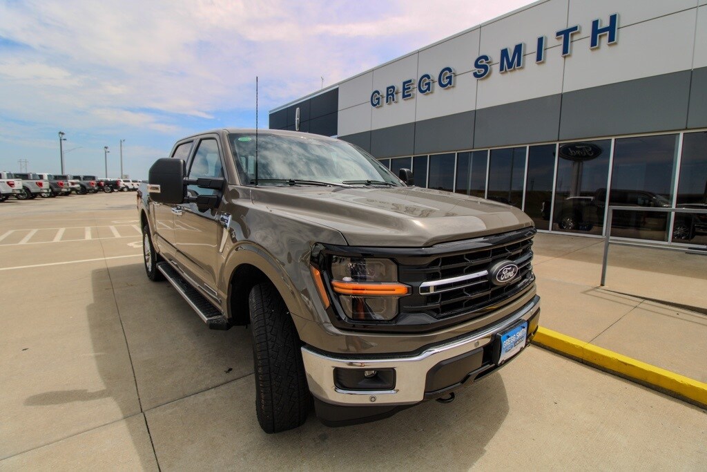 2025 Ford F-150 XLT photo 2
