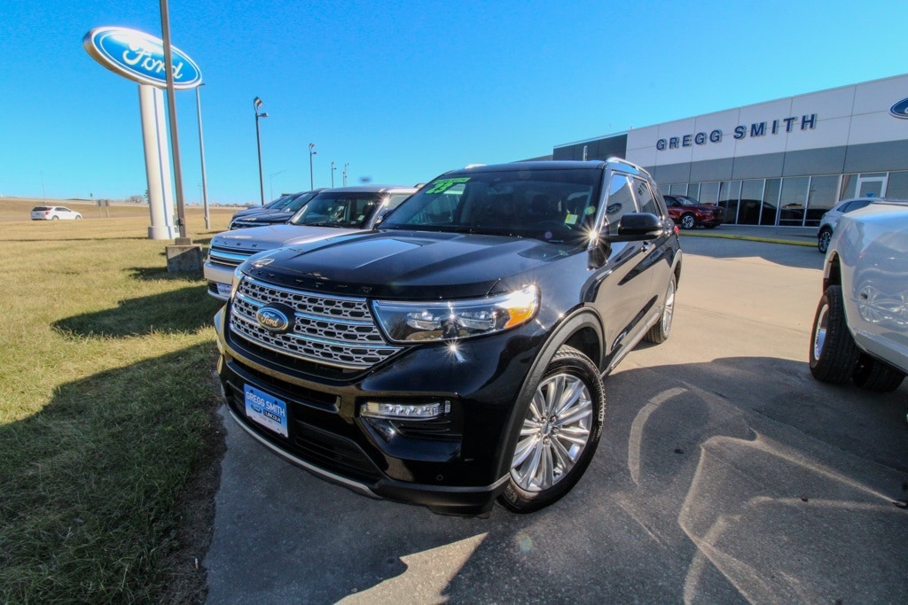 2023 Ford Explorer Limited's photo